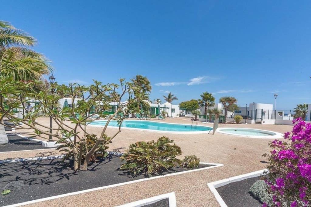 Bandama 14! 2 Bedroom Newly Renovated Bungalow, Los Pocillos, Puerto Del Carmen. プエルト・デル・カルメン エクステリア 写真