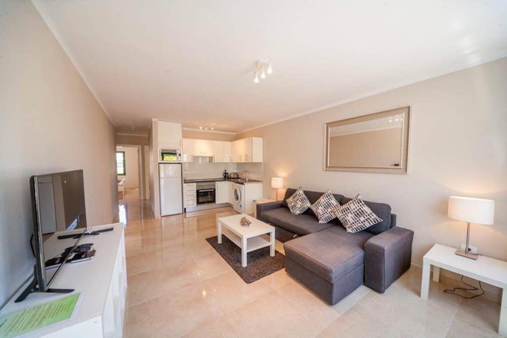 Bandama 14! 2 Bedroom Newly Renovated Bungalow, Los Pocillos, Puerto Del Carmen. プエルト・デル・カルメン エクステリア 写真