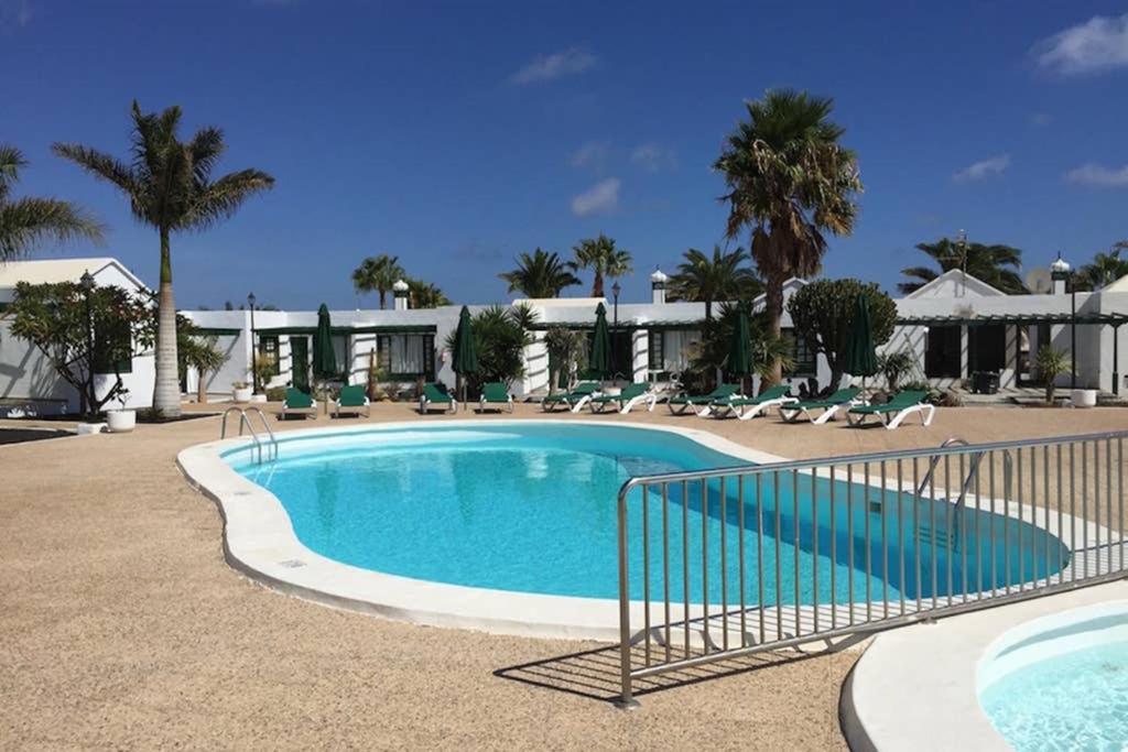 Bandama 14! 2 Bedroom Newly Renovated Bungalow, Los Pocillos, Puerto Del Carmen. プエルト・デル・カルメン エクステリア 写真