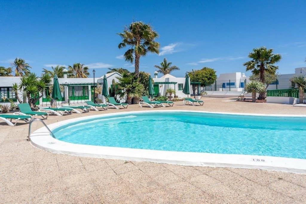 Bandama 14! 2 Bedroom Newly Renovated Bungalow, Los Pocillos, Puerto Del Carmen. プエルト・デル・カルメン エクステリア 写真