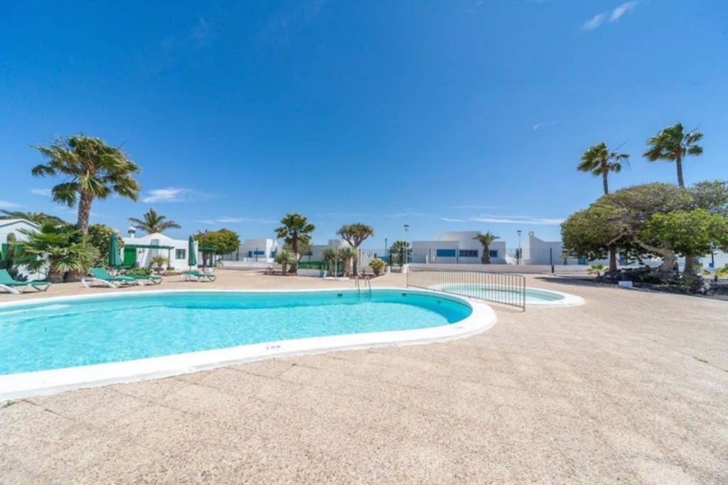 Bandama 14! 2 Bedroom Newly Renovated Bungalow, Los Pocillos, Puerto Del Carmen. プエルト・デル・カルメン エクステリア 写真
